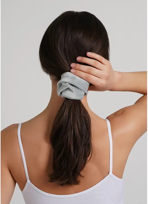 Велюрова резинка для волосся скранч SOFT WINTER elastic grey (сірий)