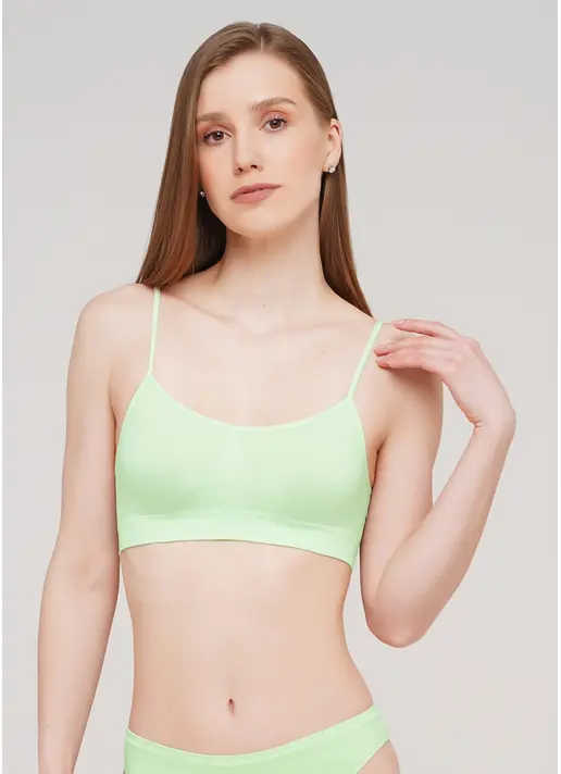 Безшовний топ на бретелях CAMI TOP (фісташковий)