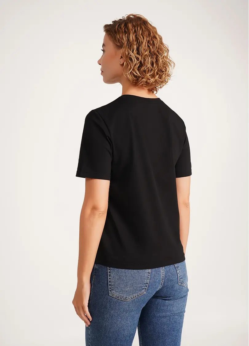 Бавовняна футболка з трояндами T-shirt print 4802/60 black/flowers (чорний)