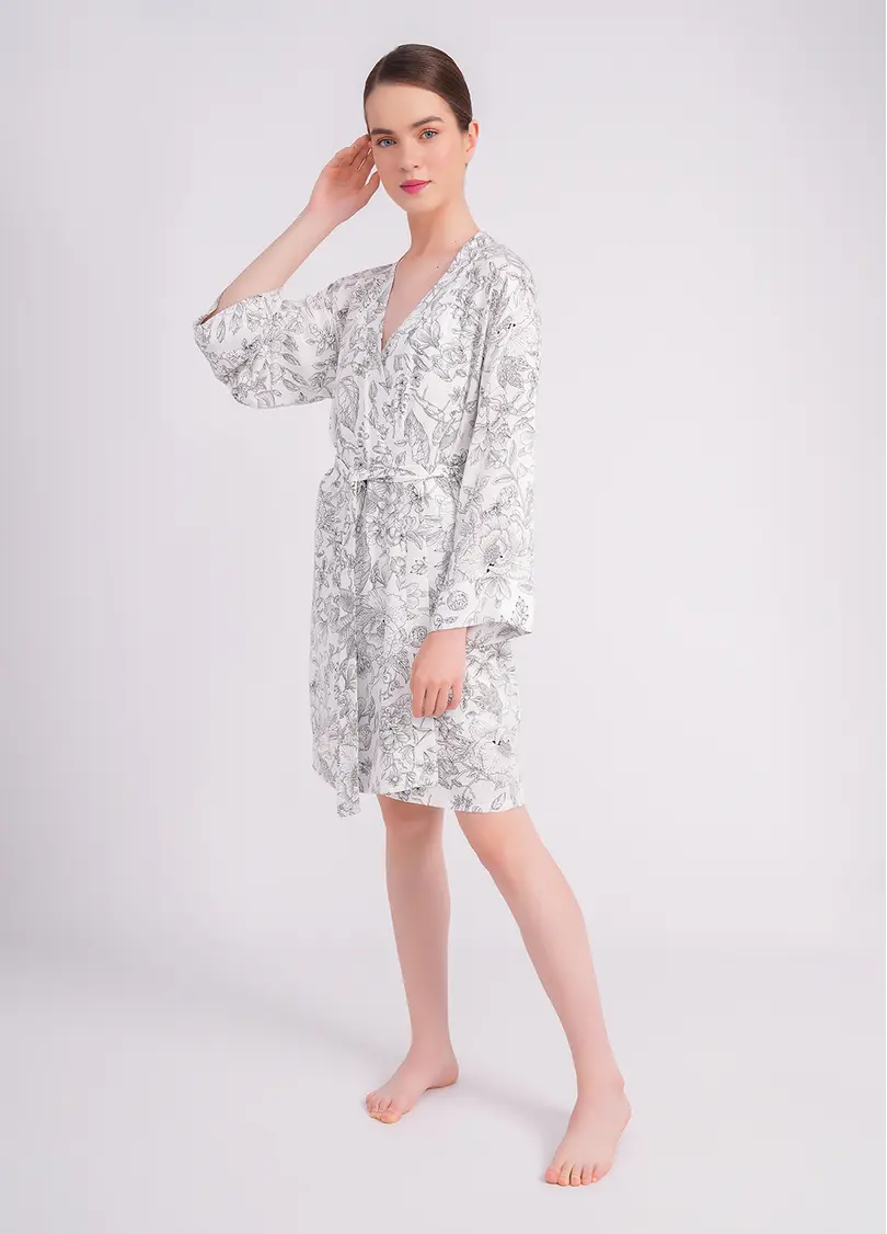 Халат з віскози в квіти FLOSSED IN FLOWERS 7336/040 white/black floral print (білий)