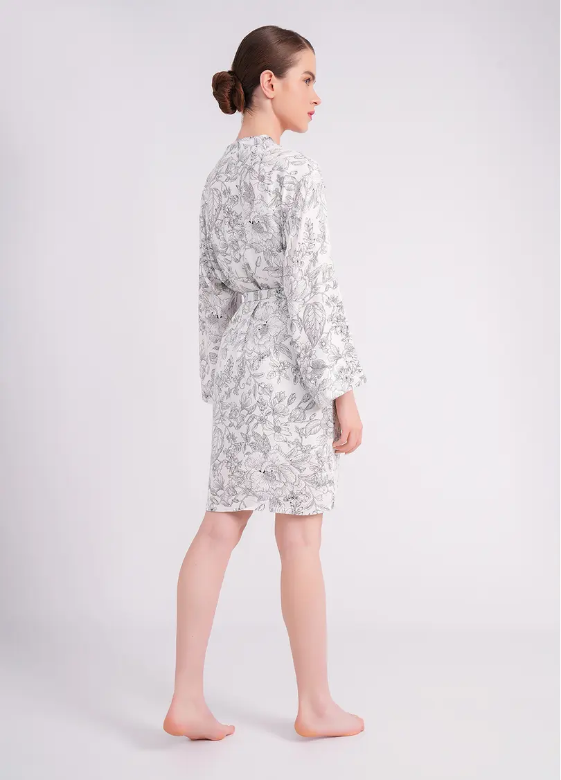Халат з віскози в квіти FLOSSED IN FLOWERS 7336/040 white/black floral print (білий)