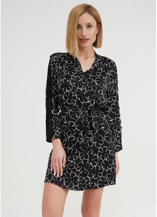 Шовковий халат у квіти з мереживом TIZIANA 7327/051 black/white clove (чорний)