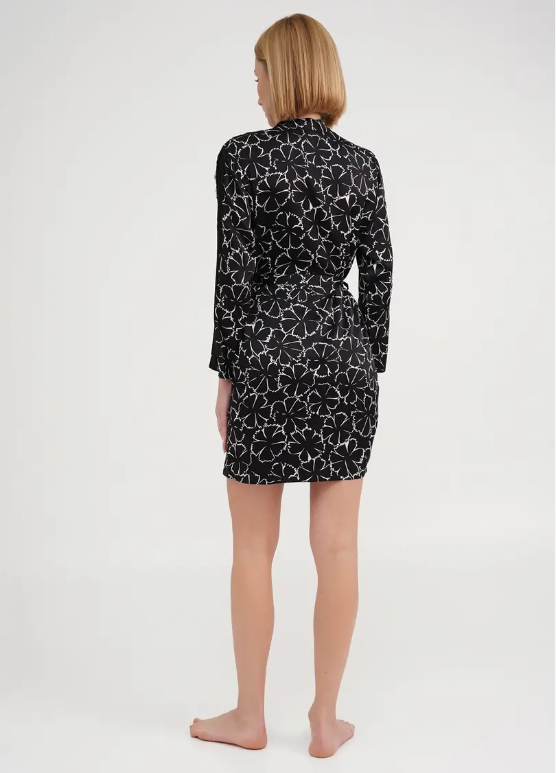 Шовковий халат у квіти з мереживом TIZIANA 7327/051 black/white clove (чорний)