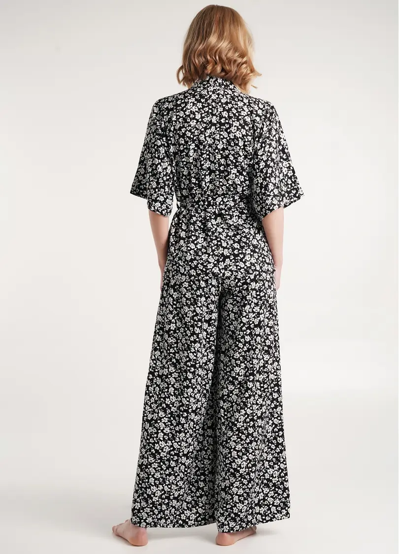 Комплект з жакетом та широкими штанами у квіти WILDFLOWERS 5601/040 black (чорний)