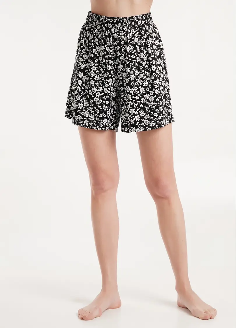 Шорти зі штапелю у квіти WILDFLOWERS 4213/040 black (чорний)
