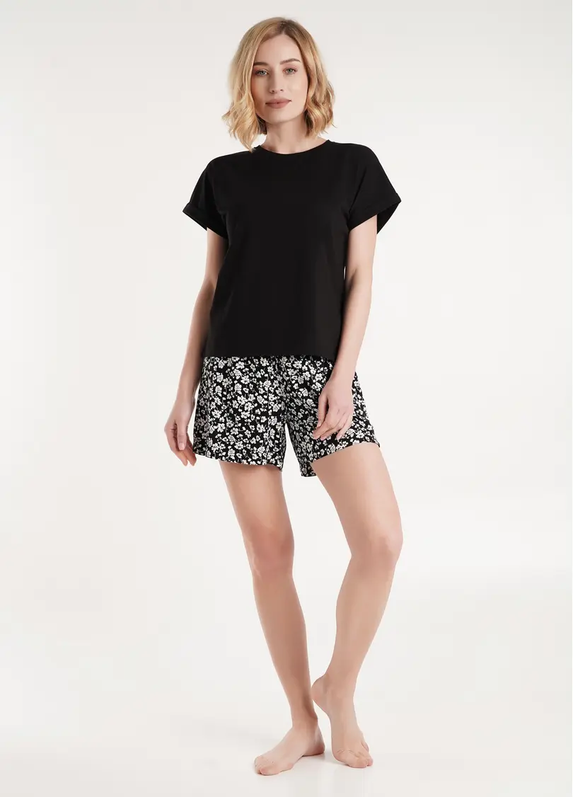 Шорти зі штапелю у квіти WILDFLOWERS 4213/040 black (чорний)