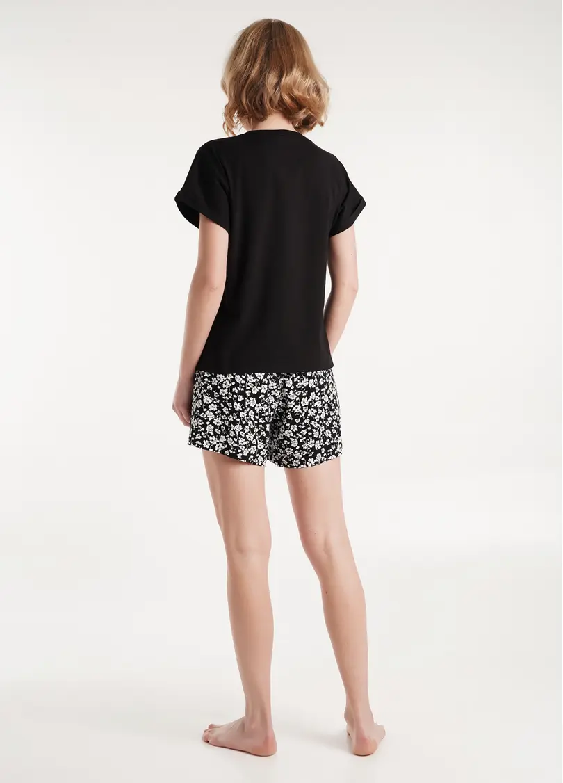 Шорти зі штапелю у квіти WILDFLOWERS 4213/040 black (чорний)