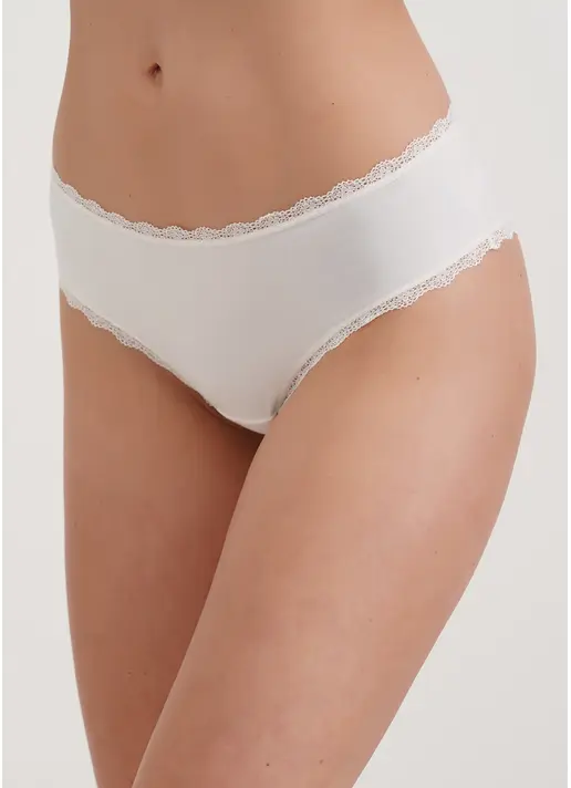 Труси бразиліана з бавовни та мережива Leila lace 2206/60 whisper white (білий) Труси бразиліана з бавовни та мережива Leila lace 2206/60 whisper white (білий)