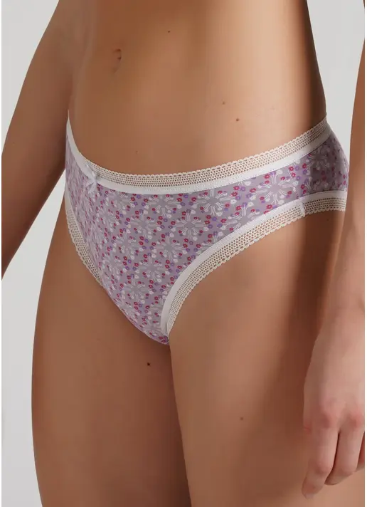Бавовняні бразиліана трусики в квітковий принт Sweet cotton 2212/06 lilac tracery (фіолетовий)