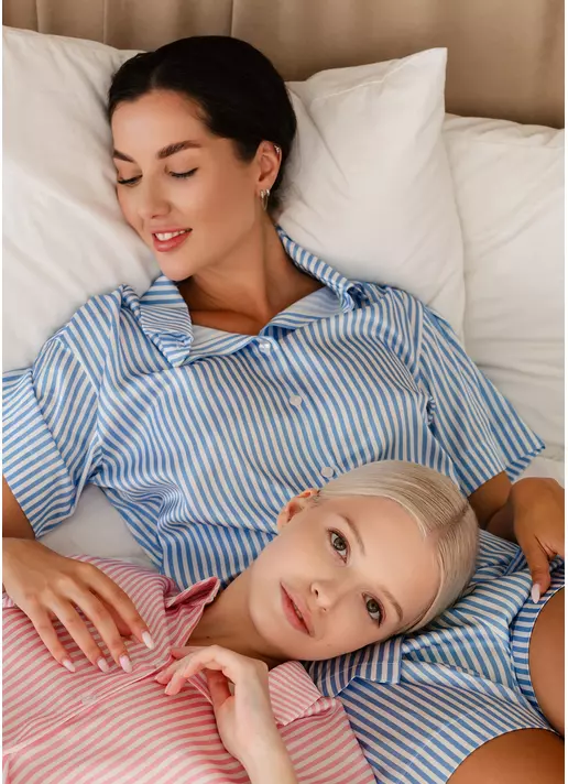 Коротка піжама з шовку NAP QUEEN 6604/050 white/dull blue (білий/блакитний)