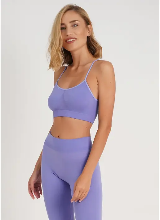 Безшовний топ на бретелях CAMI TOP very peri (фіолетовий) Безшовний топ на бретелях CAMI TOP very peri (фіолетовий)