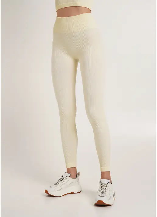 Легінси в рубчик з моделюючим швом ззаду LEGGINGS RIB vanilla (жовтий) Легінси в рубчик з моделюючим швом ззаду LEGGINGS RIB vanilla (жовтий)